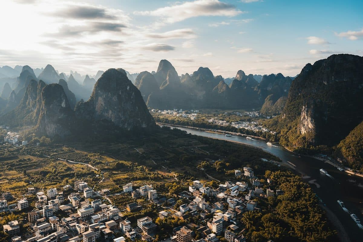 Mist-Cloud Peaks · Li River — 1